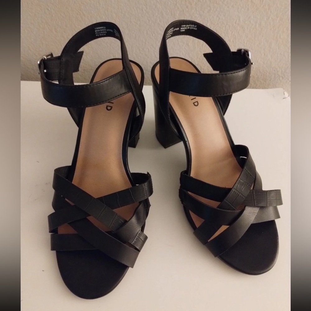 Torrid 10W Black Strappy Block Heels - NWOT